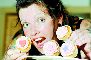 IN THE PINK: Melinda Foster&#39;s fledgling cup cake company has received recognition in a national - 1008329