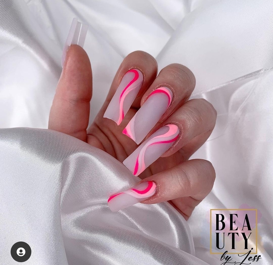 The pick swirl nails which reached eight million views on Tiktok.