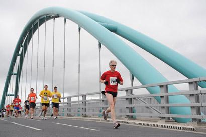 More than a 1000 runners took part in the first ever Jane Tomlinson Pennine Lancashire 10K Run in Blackburn on July 11.