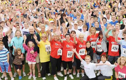 More than a 1000 runners took part in the first ever Jane Tomlinson Pennine Lancashire 10K Run in Blackburn on July 11.