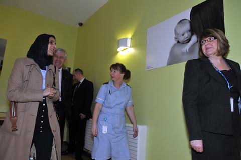Jack Straw visits birthing centre