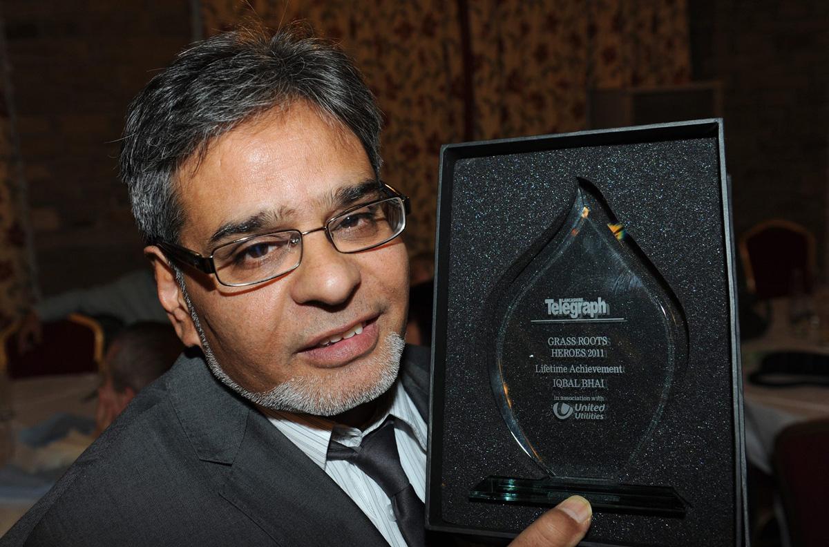 Iqbal Bhai with the Lifetime Achievement Award, after the Grassroots Awards 2011.