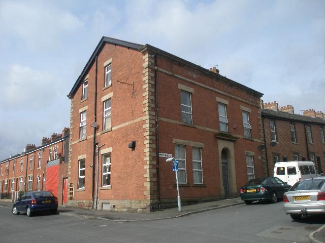 The Greyhound was situated on the corner of Belle Vue Street and Whitehead Street.