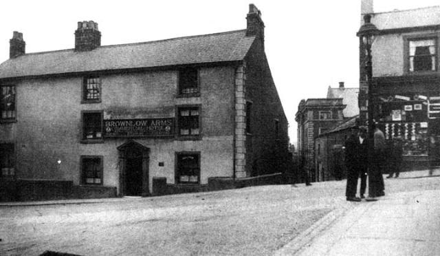 After a few 100 years the Brownlow Arms served its last pint in 1920 and was then demolished so that today's building, the Yorkshire Bank could be built.
Picture source: oldclitheroe.co.uk