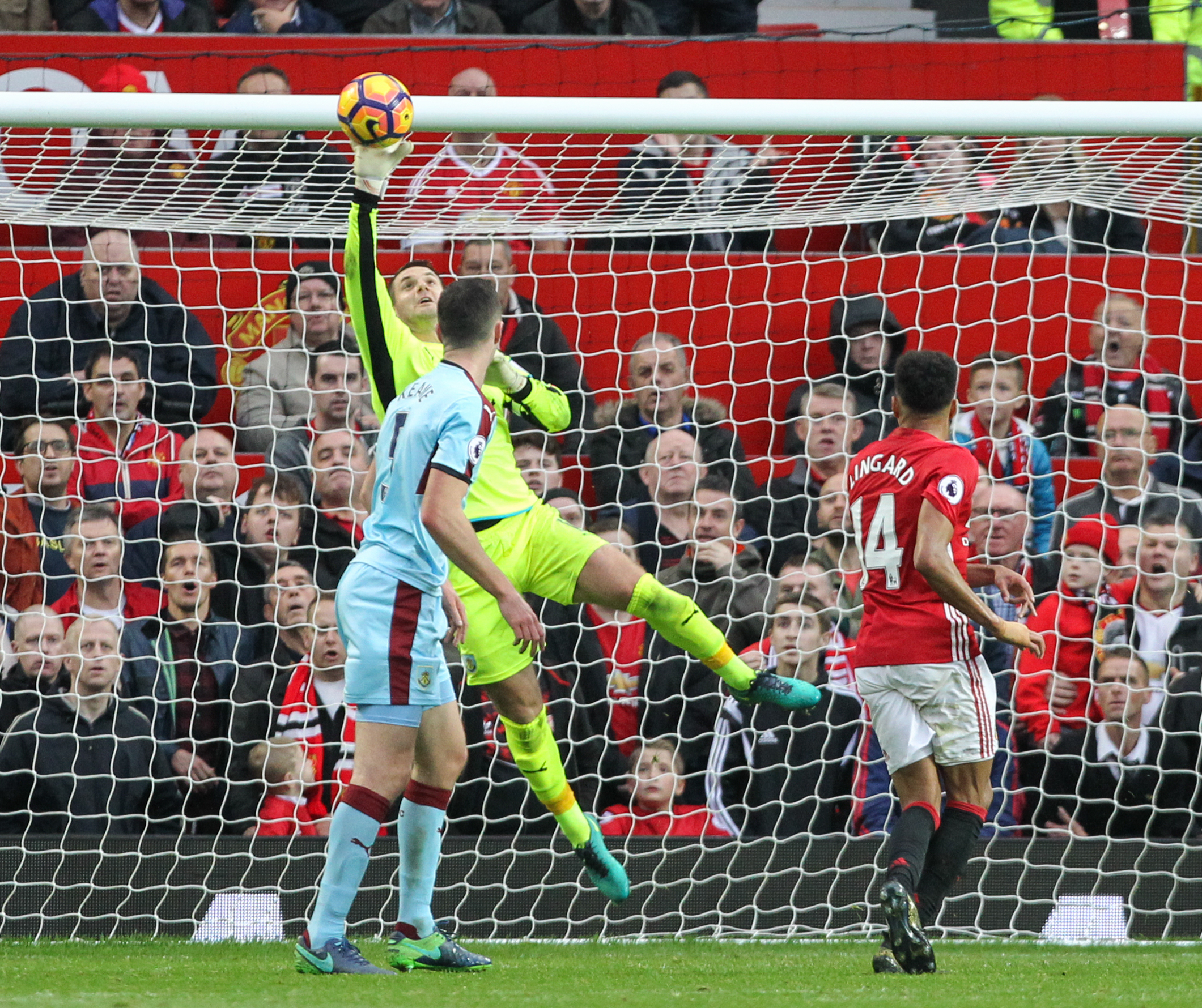 'It was a nice reception' - Old Trafford clean-sheet even sweeter for Burnley's Tom Heaton - Lancashire Telegraph