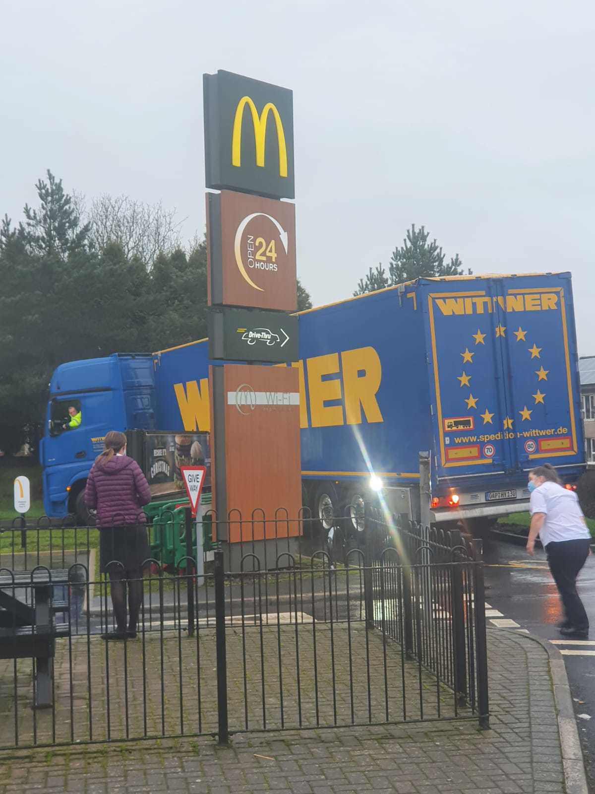 McDonalds: Lorry blocks Darwen drive-through branch at Blackburn interchange - Vimarsana News