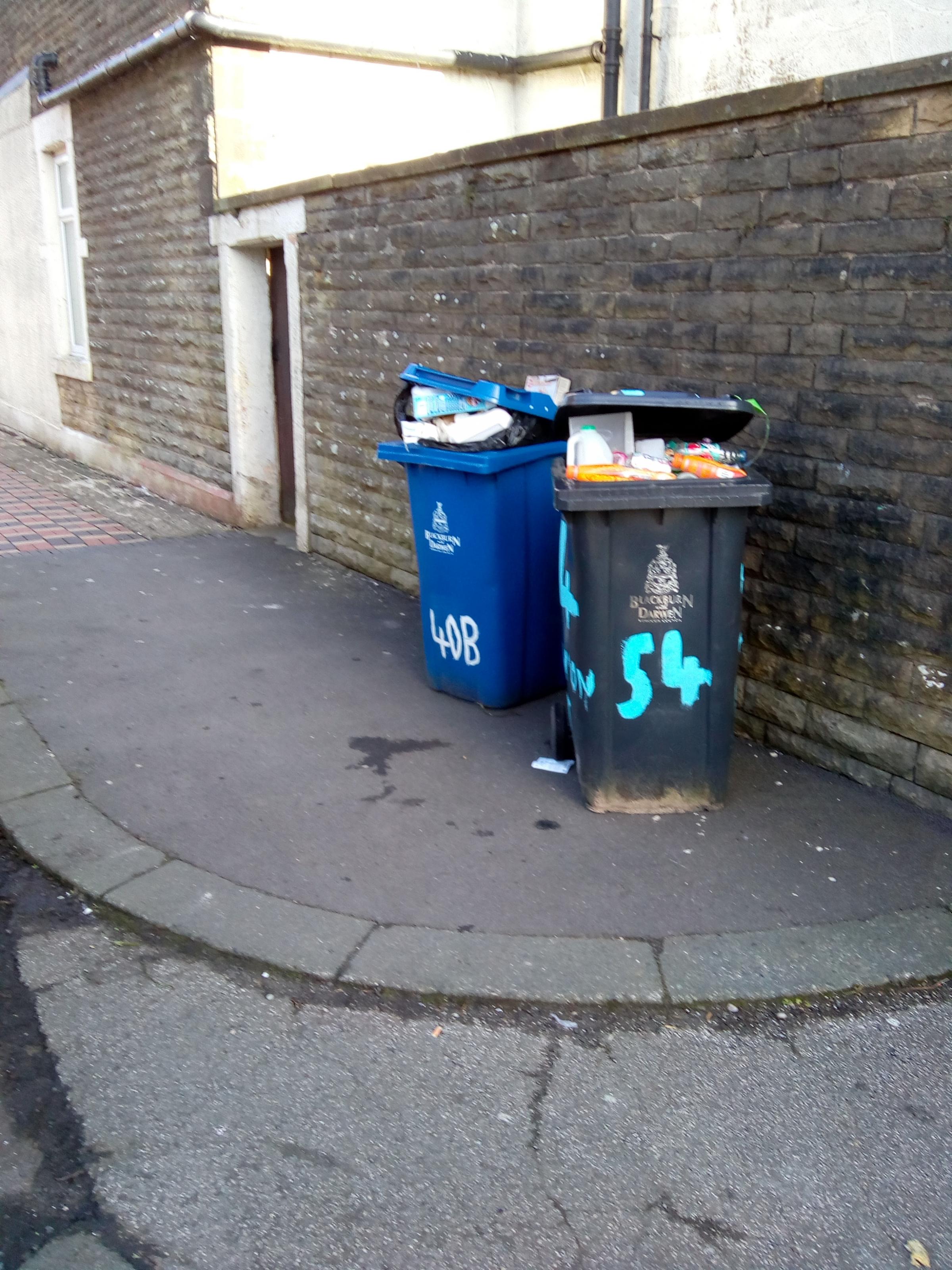 Contaminated recycling bins in Darwen - Cllr Roy Davies says he cant understand why people still dont know how to recycle