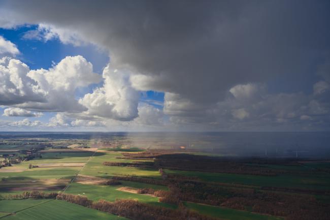 Expect sunny spells with some wind and rain over the weekend (Canva)