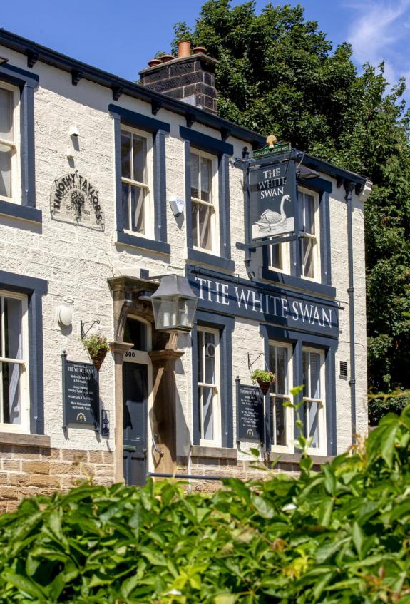 Lancashire Telegraph: The White Swan at Fence Lancashire Telegraph: The White Swan at Fence