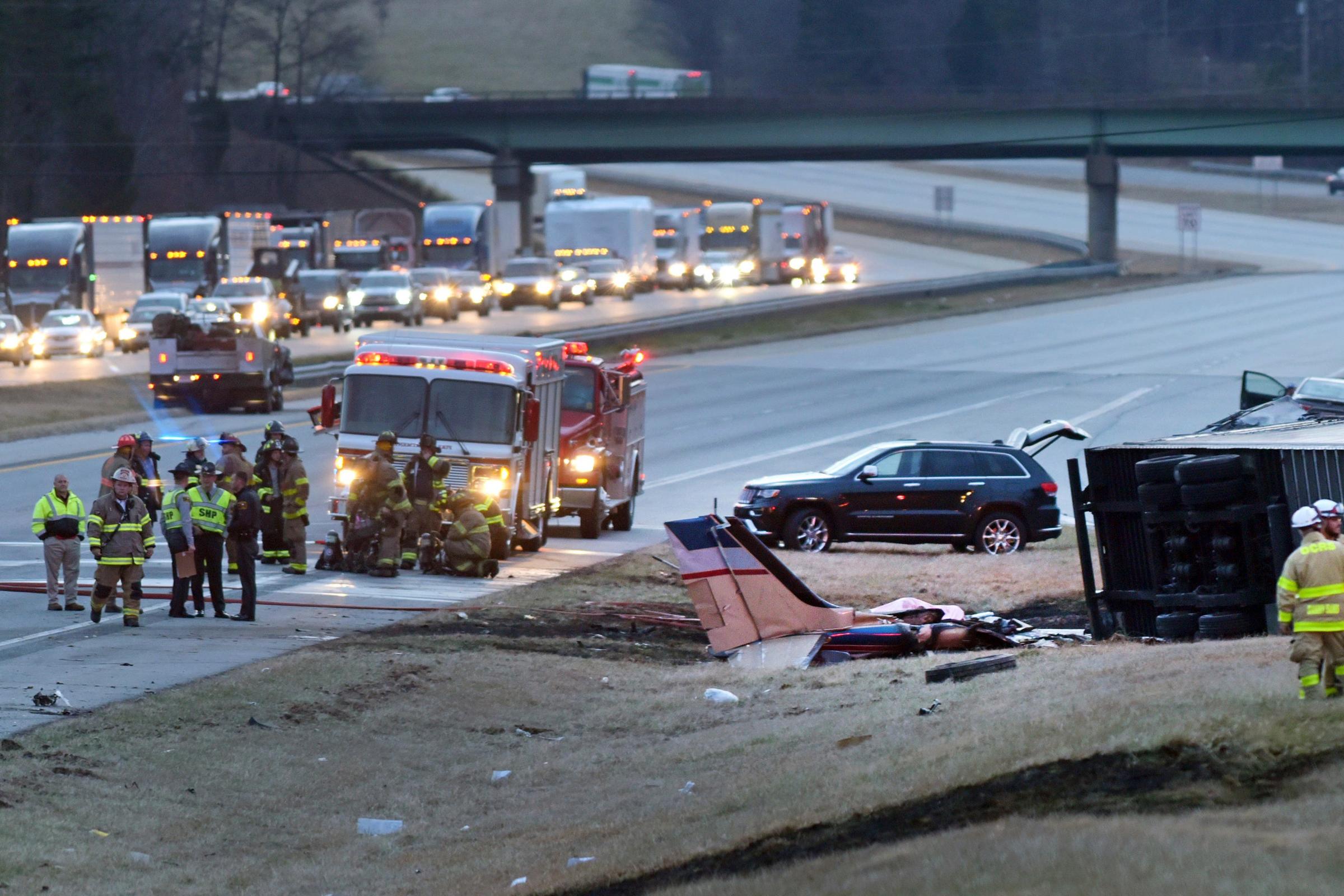 Plane crashes into lorry on North Carolina highway - Vimarsana News