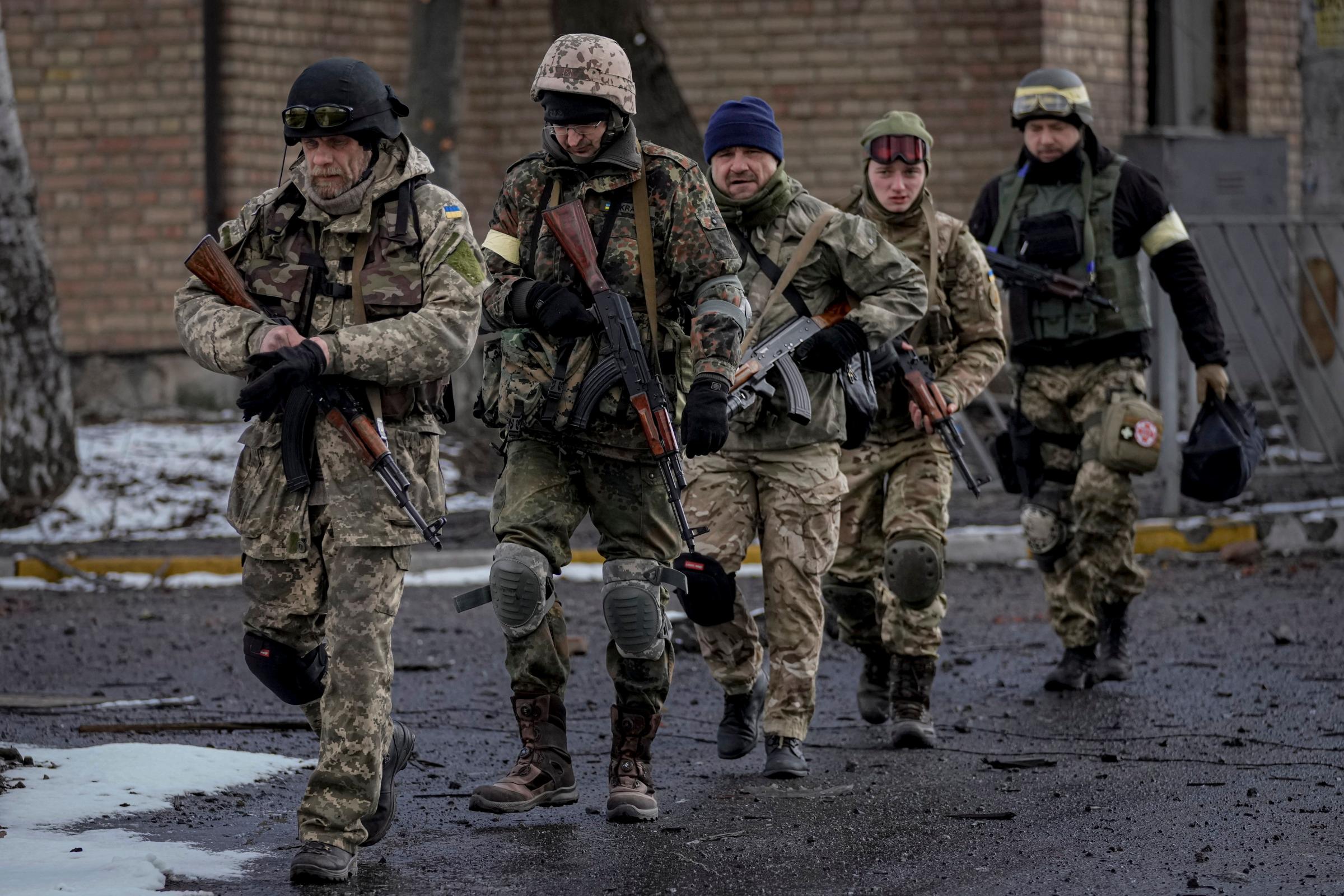 Russians pressure Ukrainian cities as fighting continues - Vimarsana News