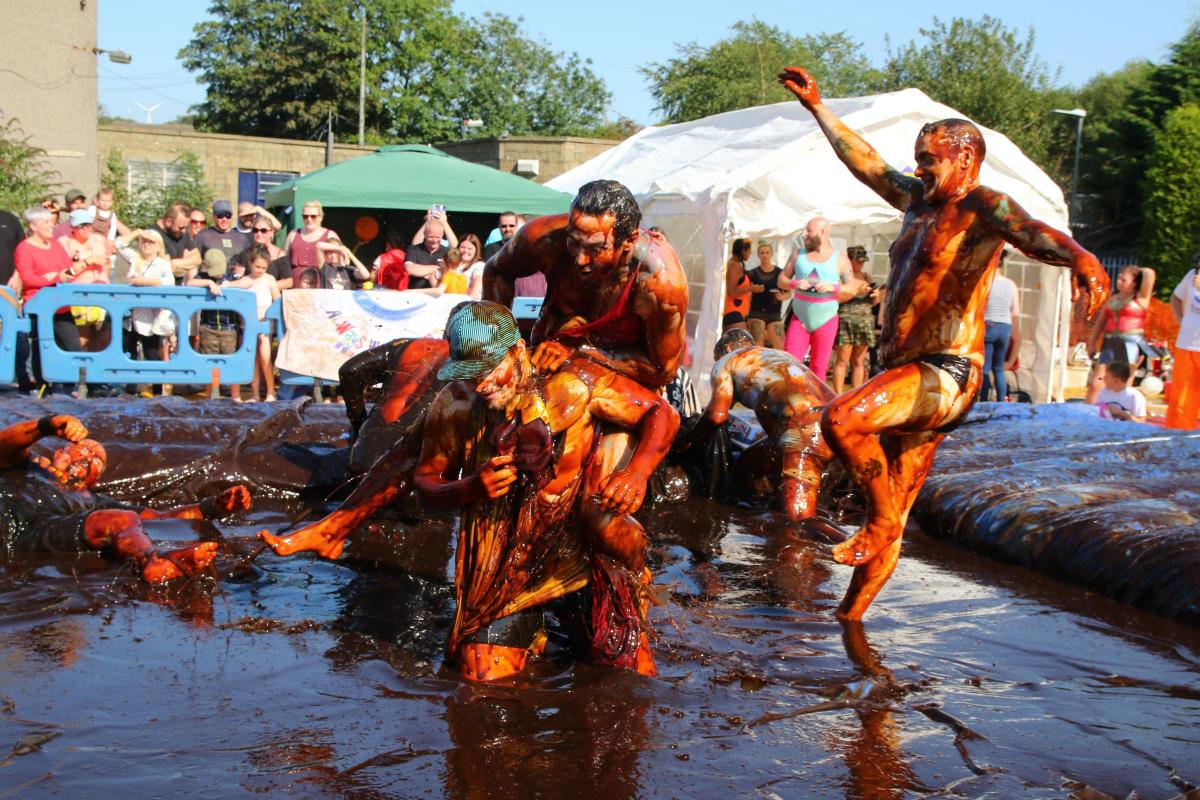 World Gravy Wrestling Championship makes welcome return to Rossendale - Vimarsana News