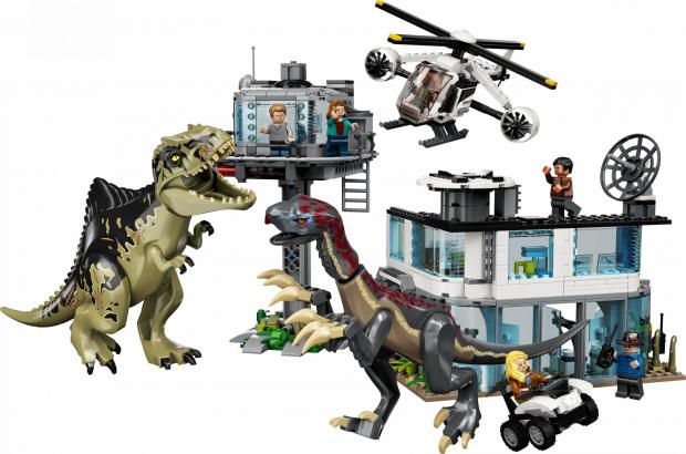 Lancashire Telegraph: LEGO® Giganotosaurus & Therizinosaurus Attack. Credit: LEGO