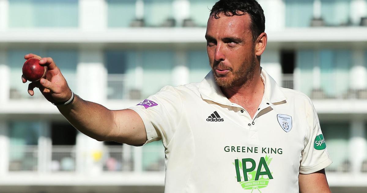 Kyle Abbott claims hat-trick as last-day victory keeps Hampshire in title race - Vimarsana News