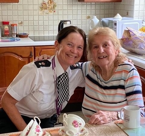 98-year-old burglary victim thanks Blackpool police officer in heartfelt letter - Vimarsana News