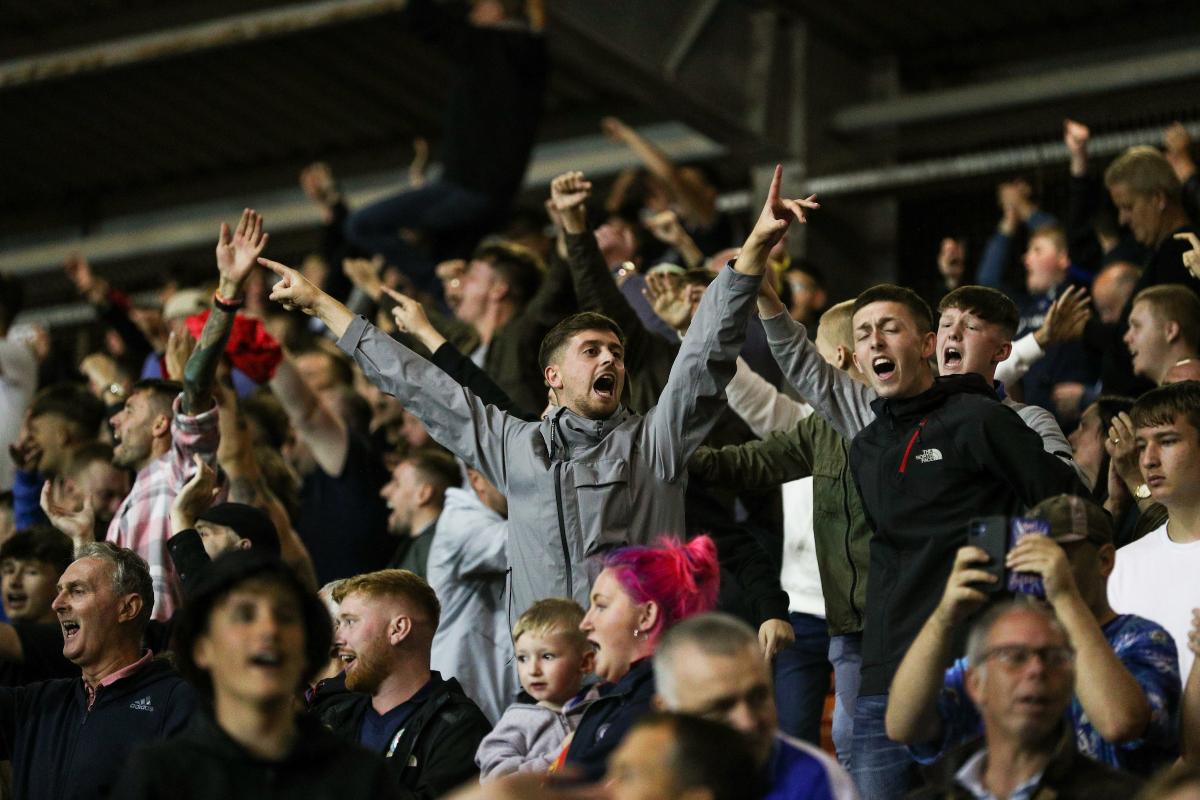 problem resultat pludselig Blackburn Rovers fans celebrate victory at Blackpool - gallery | Lancashire  Telegraph