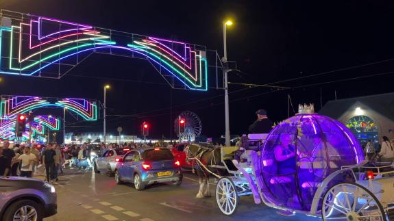 Lancashire Telegraph: Cars, chariots and pedestrians thronged the promenade. Lancashire Telegraph: Cars, chariots and pedestrians thronged the promenade.