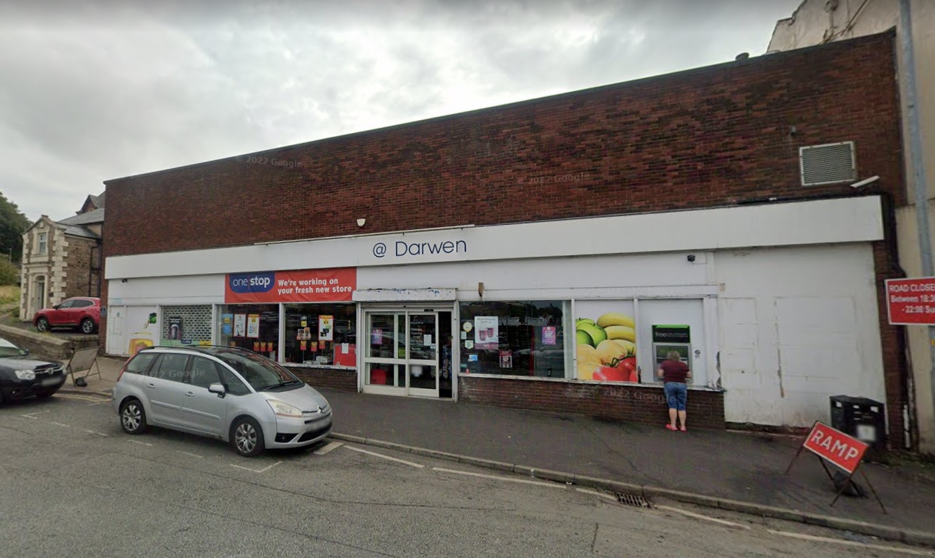 Blackburn thief locked in Darwen One Stop after being caught - Vimarsana News