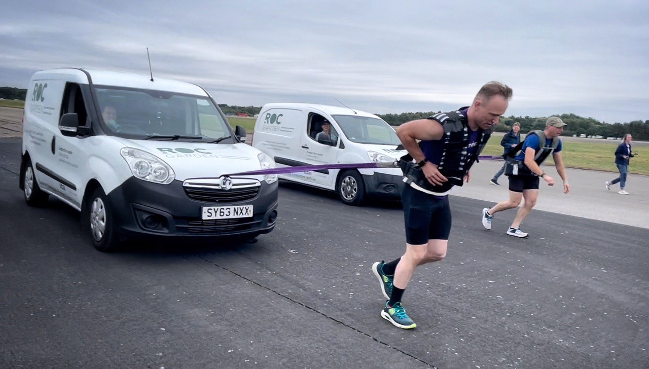 Two men break record for pulling truck 32 miles in 24 hours - Vimarsana News