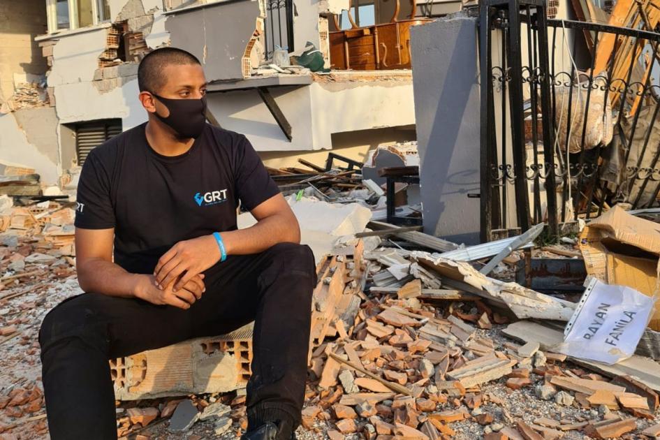 Burnley adamı Türkiye ve Suriye depremlerinin dehşetini anlatıyor