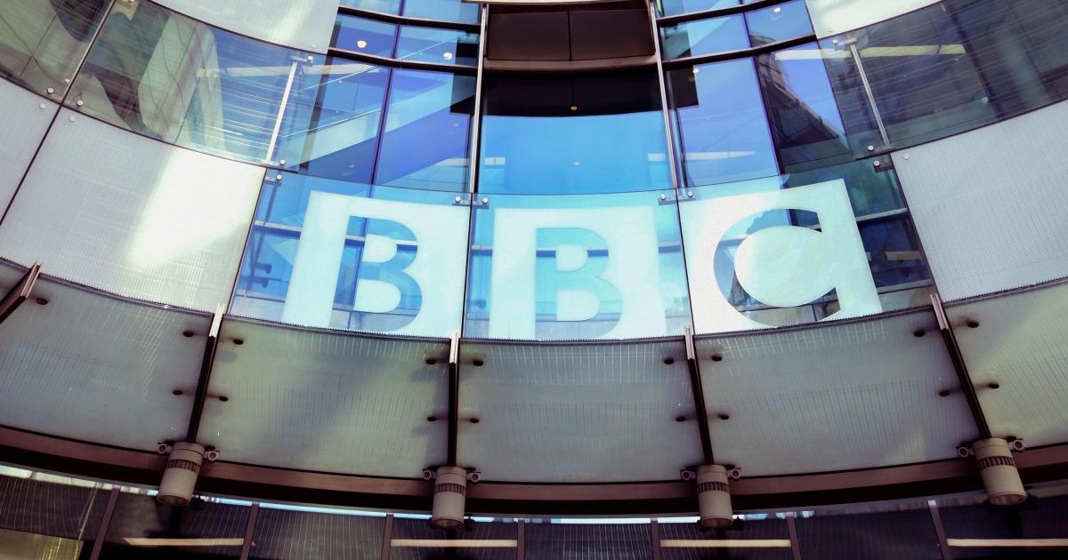 Ros Atkins presents last Outside Source edition ahead of single BBC News channel - Vimarsana News