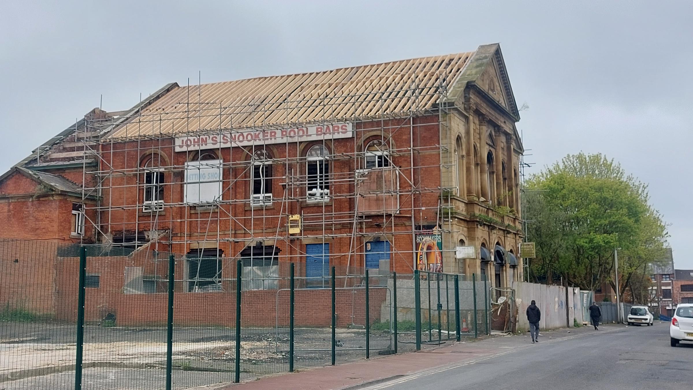 Roof restored to much-loved Blackburn snooker hall | Lancashire Telegraph - Vimarsana News