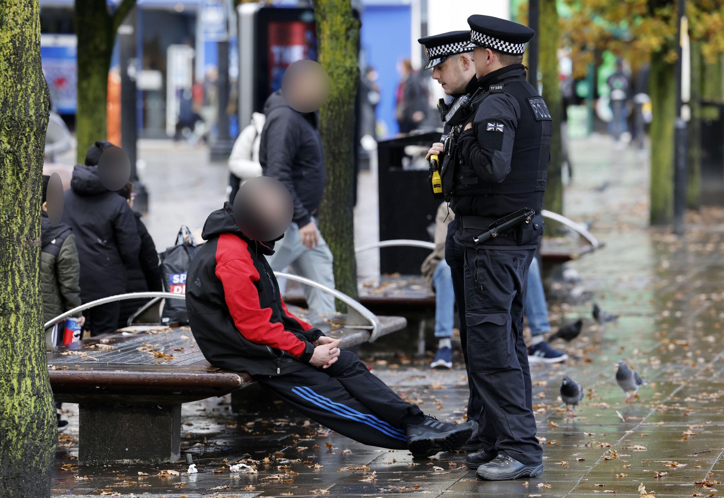 Piccadilly Gardens: Arrests after 'Nitrous Oxide balloons' - Vimarsana News