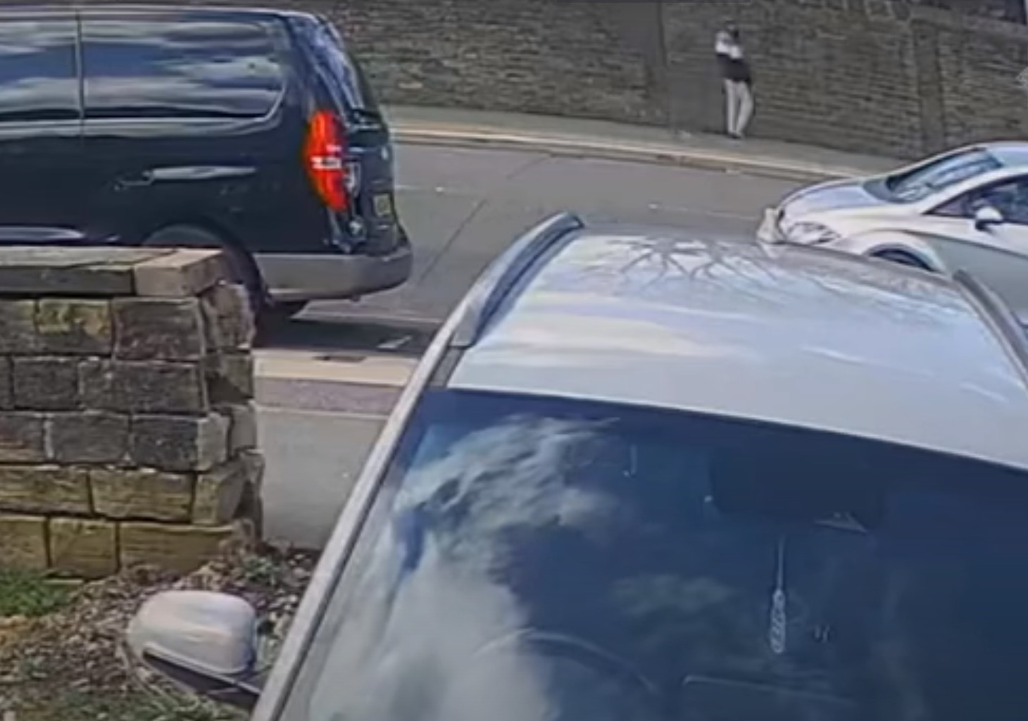 CCTV of last known sighting of murder suspect | Lancashire Telegraph - Vimarsana News