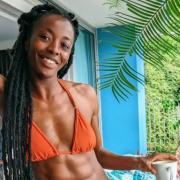 AJ Odudu shares a picture - and celebs are saying the same thing about her abs