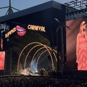 P!NK surprises the audience as daughter Willow joins her for a song