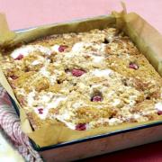 Recipe: Rasberry and banana traybake