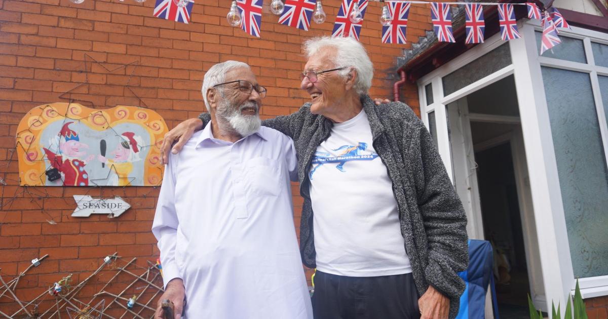 Blackburn neighbours 'melt hearts' of millions worldwide on TikTok - Vimarsana News