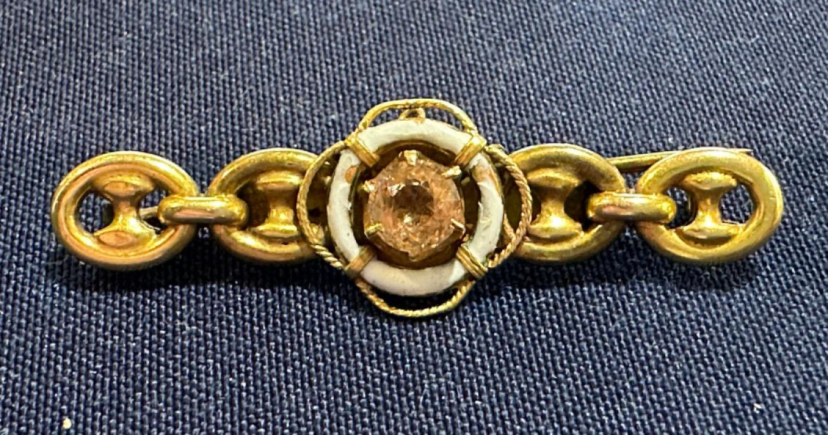 Hidden for 130 years – Historic ship brooch discovered at roadshow