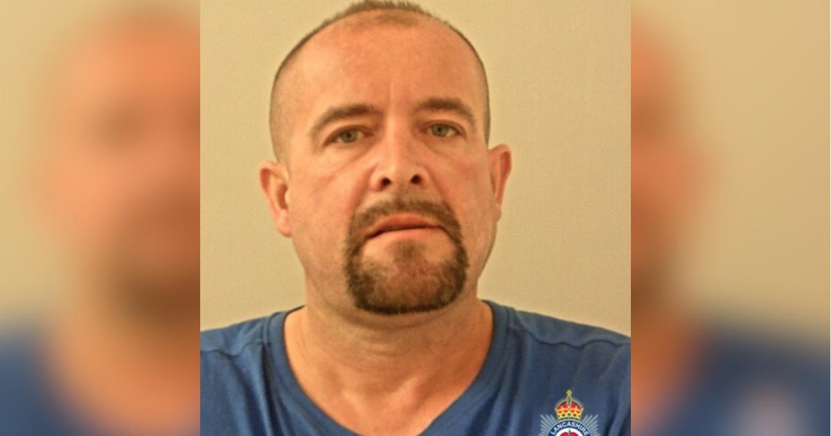 Pädophiler aus Accrington glaubte, online mit einem 13-jährigen Mädchen zu ...