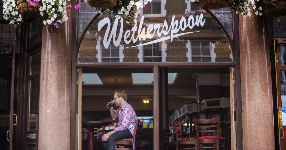 Wetherspoon issues clarity on wearing poppies in Lancs pubs after video goes viral